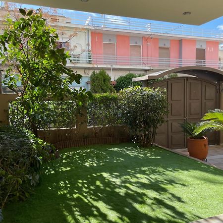 Persephone Stay Inn Елефсина Екстериор снимка
