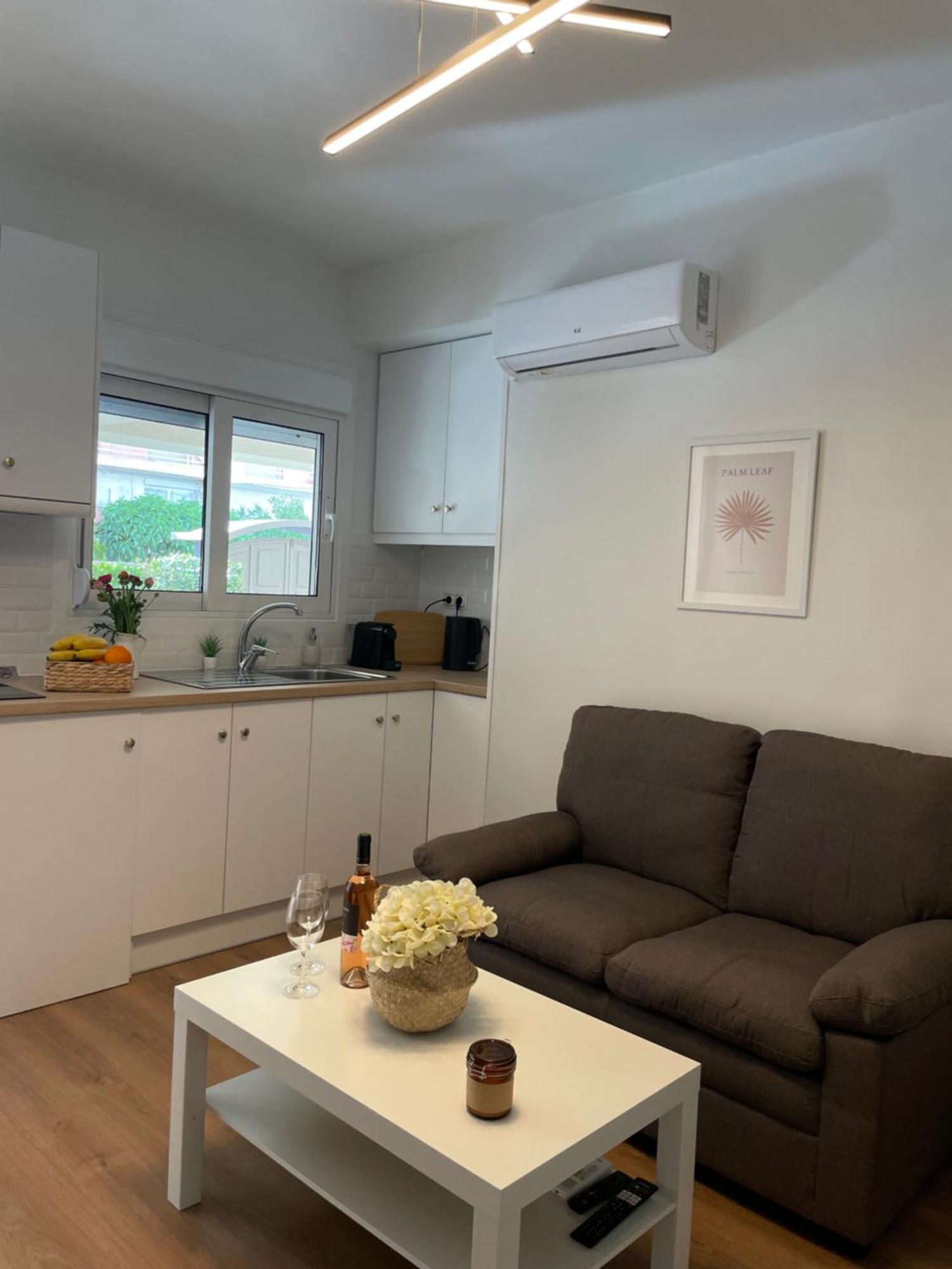 Persephone Stay Inn Елефсина Екстериор снимка