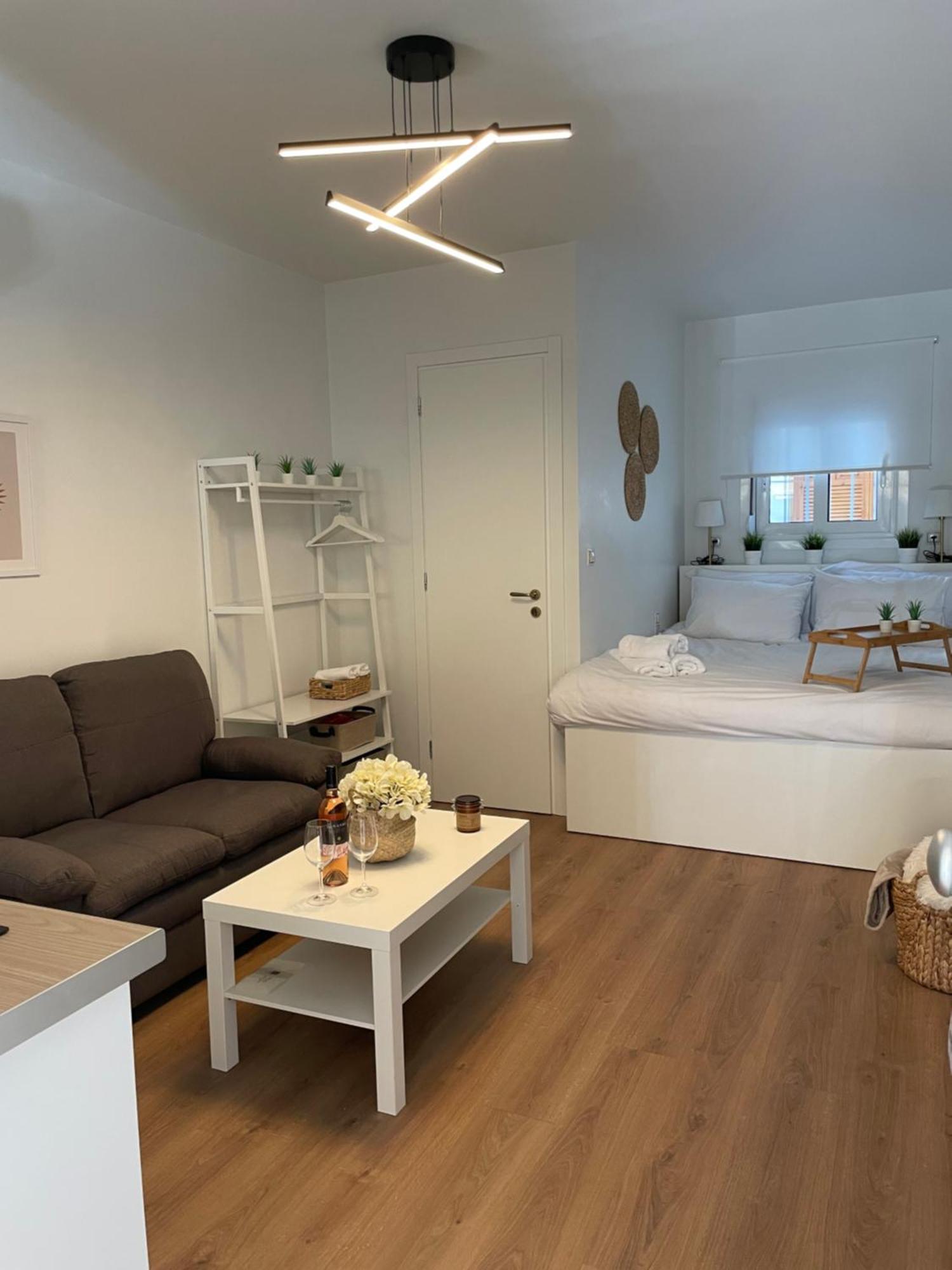 Persephone Stay Inn Елефсина Екстериор снимка